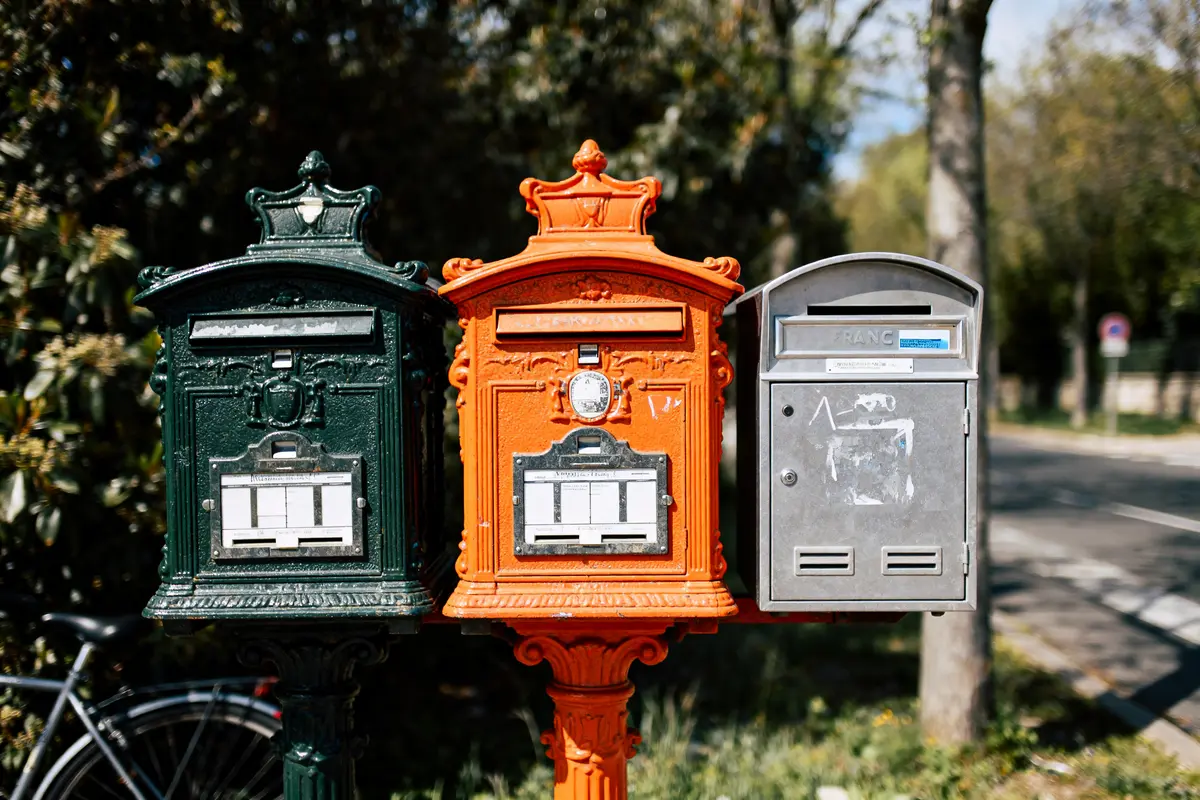 Boîte au lettre original : 33 idées design pour sublimer votre entrée !