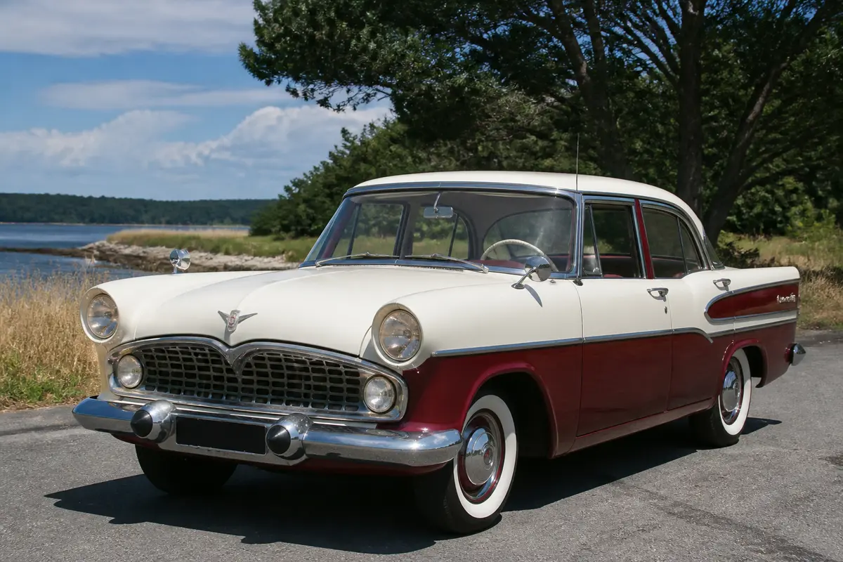 Automóvel Simca Chambord : Fiche technique et comparaisons