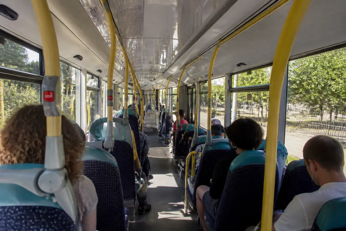 Nombre de places dans un bus : Types, capacités et catégories expliqués