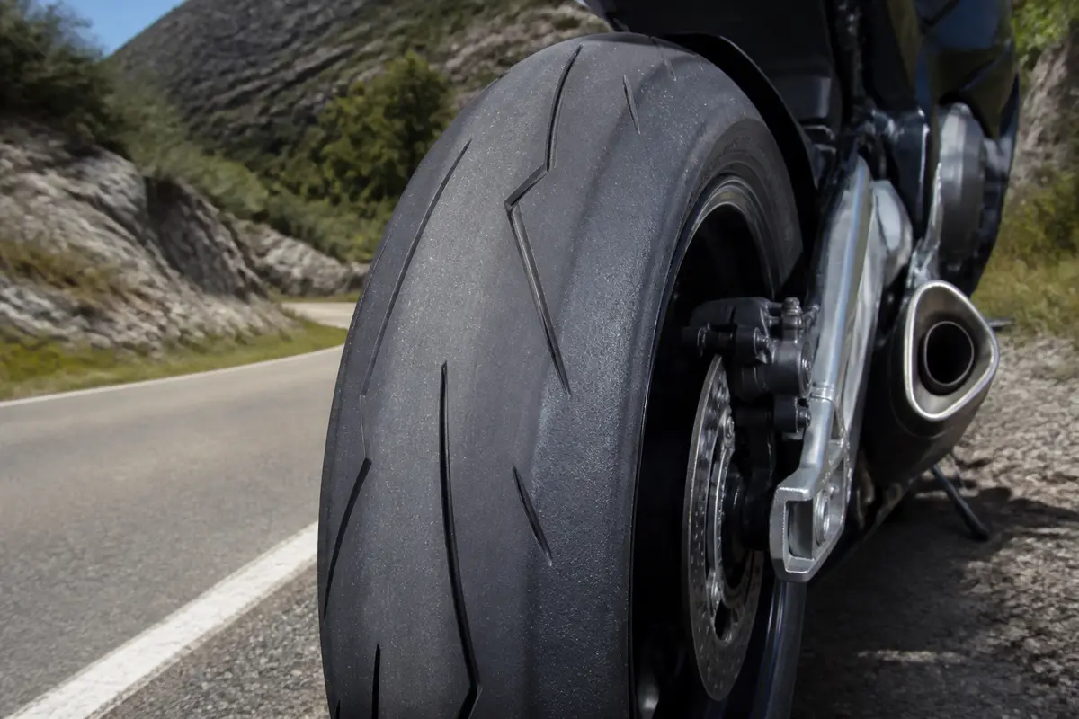 Pirelli Diablo Rosso 4 : prix, tests et avis des pneus moto